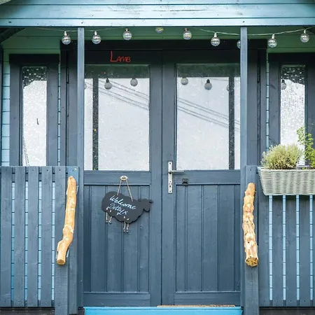 Lamb Shepherd Hut With Hot Tub Pembroke Exterior photo