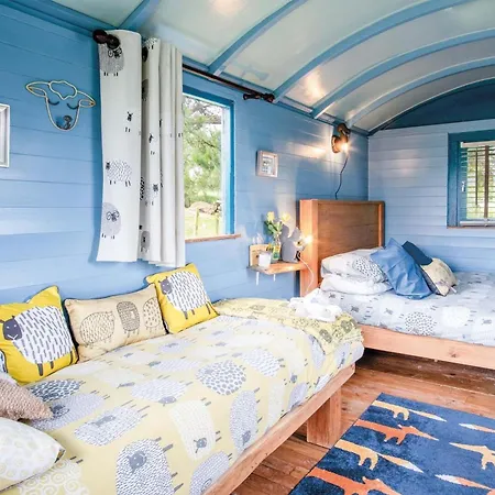 Lamb Shepherd Hut With Hot Tub Pembroke Exterior photo