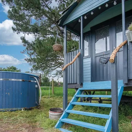 Lamb Shepherd Hut With Hot Tub Pembroke Exterior photo