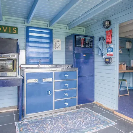 Lamb Shepherd Hut With Hot Tub Pembroke Exterior photo