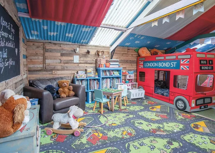 Lamb Shepherd Hut With Hot Tub