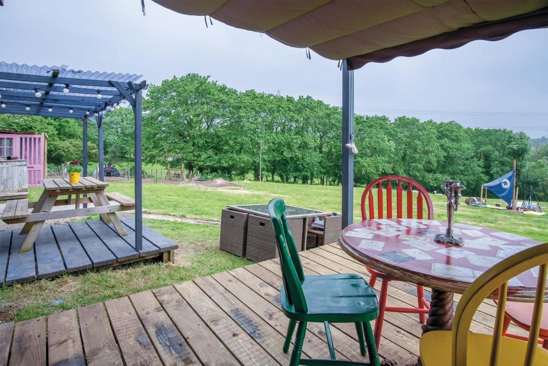 Lamb Shepherd Hut With Hot Tub