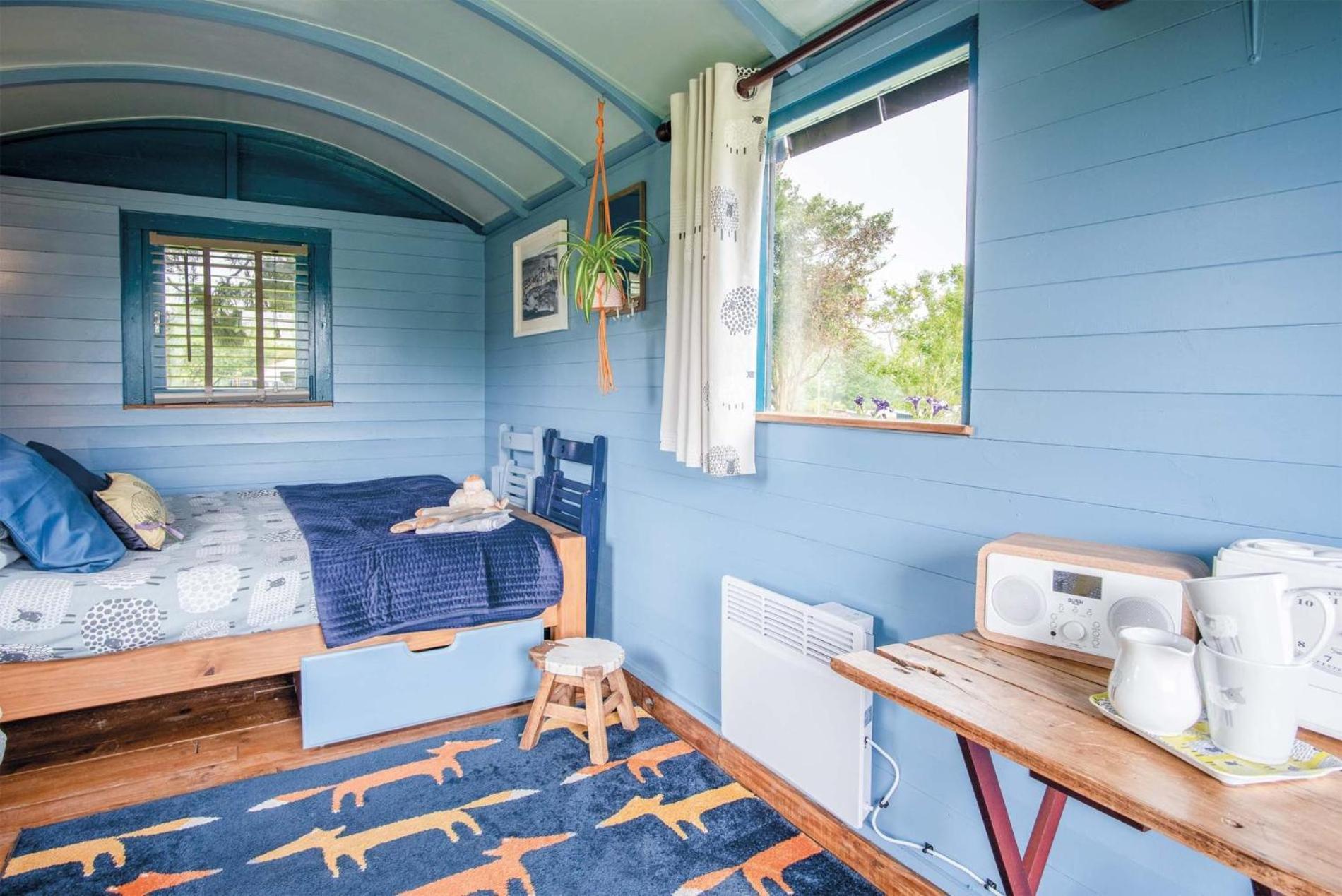 Lamb Shepherd Hut With Hot Tub