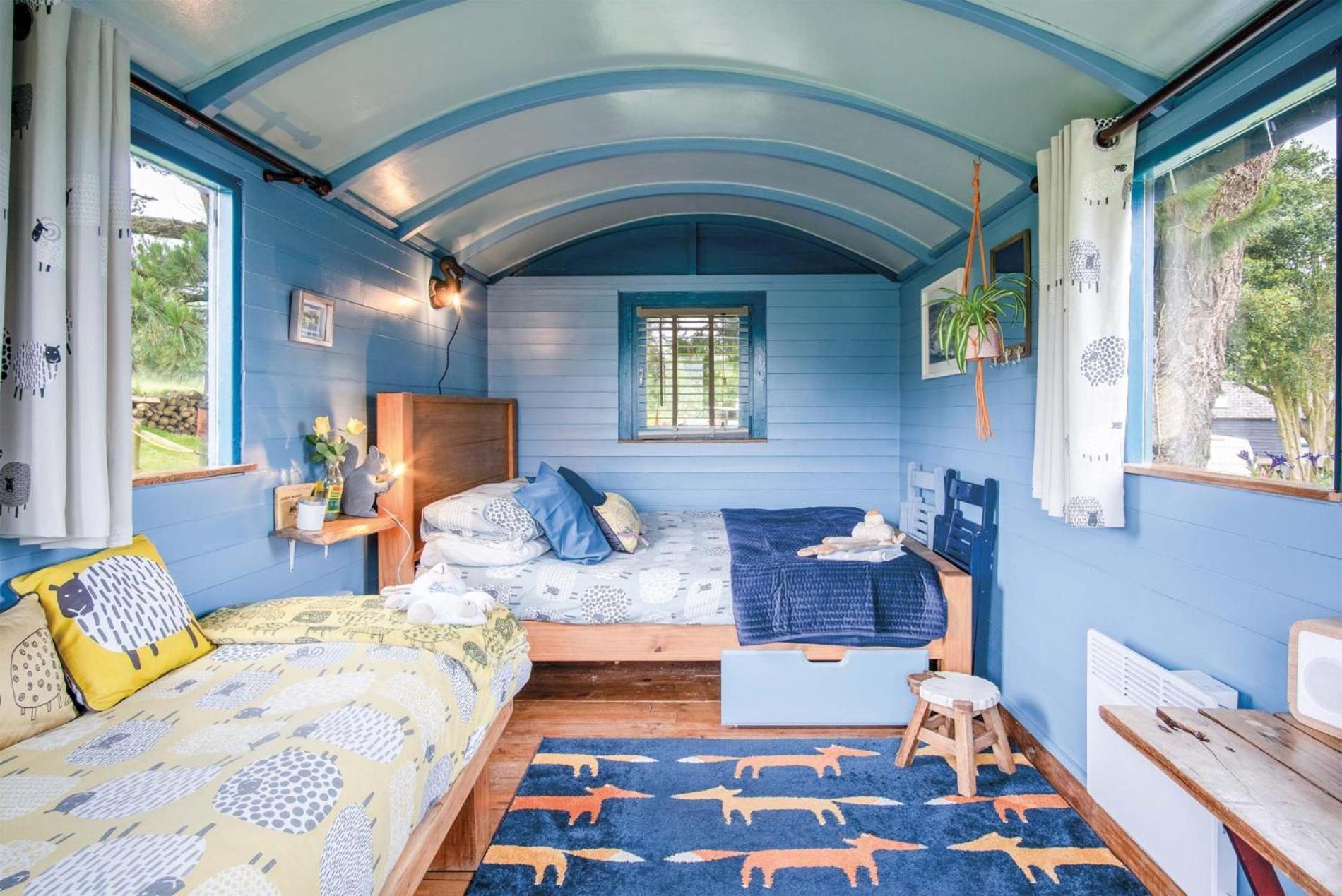 Lamb Shepherd Hut With Hot Tub Campsite