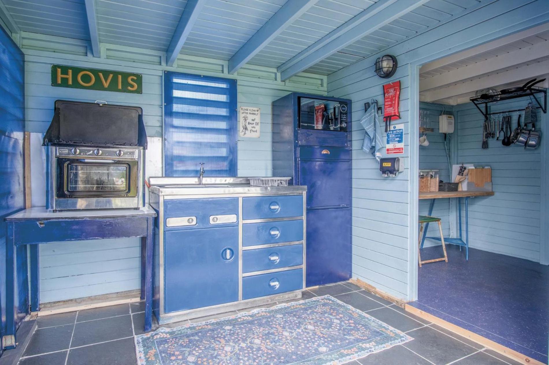 Campsite Lamb Shepherd Hut With Hot Tub Pembroke